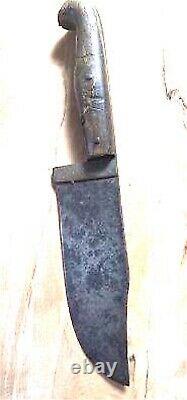 Ca. 1830 EXCEPTIONAL AMERICAN PIONEER KNIFE. BLADE W BRASS FERRULE AND HORN GRIP